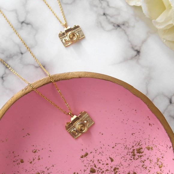 New Gold Camera Necklace - Picture 5 of 8